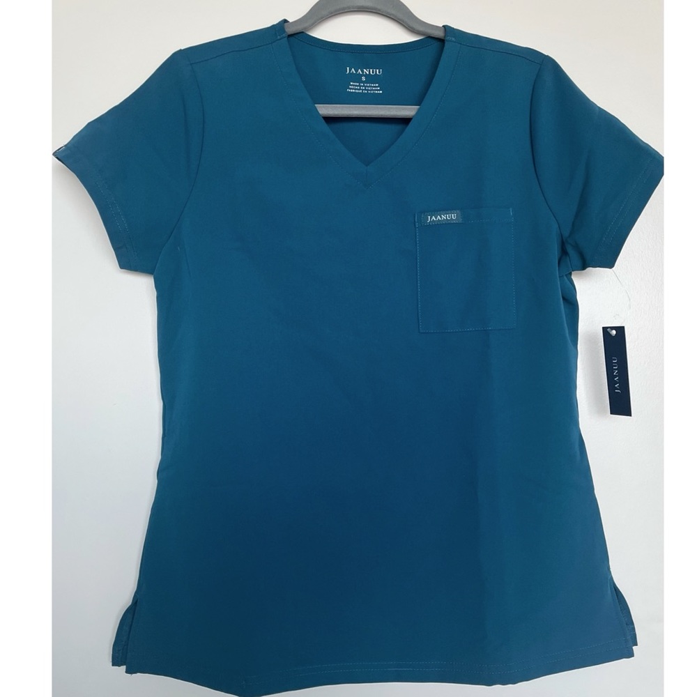 Jaanuu Women’s 3 Pocket V-neck Top